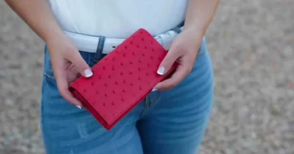 How To Pair An Ostrich Leather Wallet With Your Outfit - Ostrich2Love