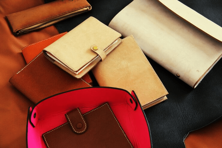 Matching Ostrich Leather Wallets and Bags: Coordinated Styling Tips for Everyday and Evening Outfits - Ostrich2Love